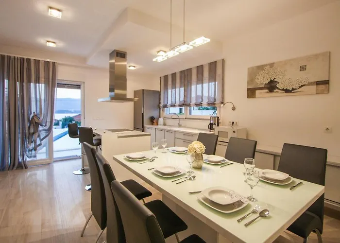 Amazing Home In Okrug Gornji 트로기르