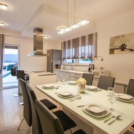 Amazing Home In Okrug Gornji Trogir