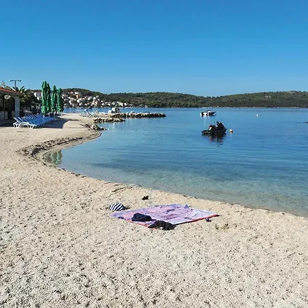 Amazing Home In Okrug Gornji Ferienhaus